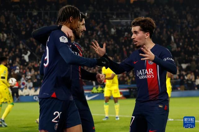 火箭哈登末节三分绝杀国王