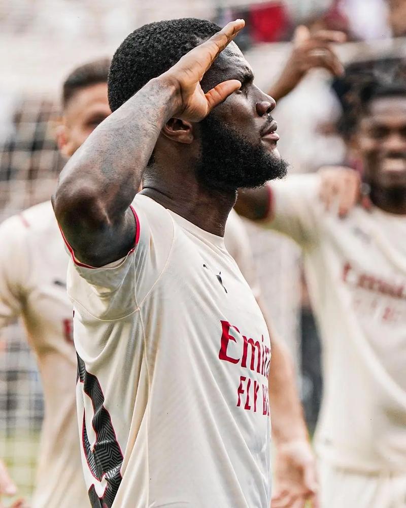 英超超过34岁的球员最佳阵容：（英超34岁以上球员最佳阵容）