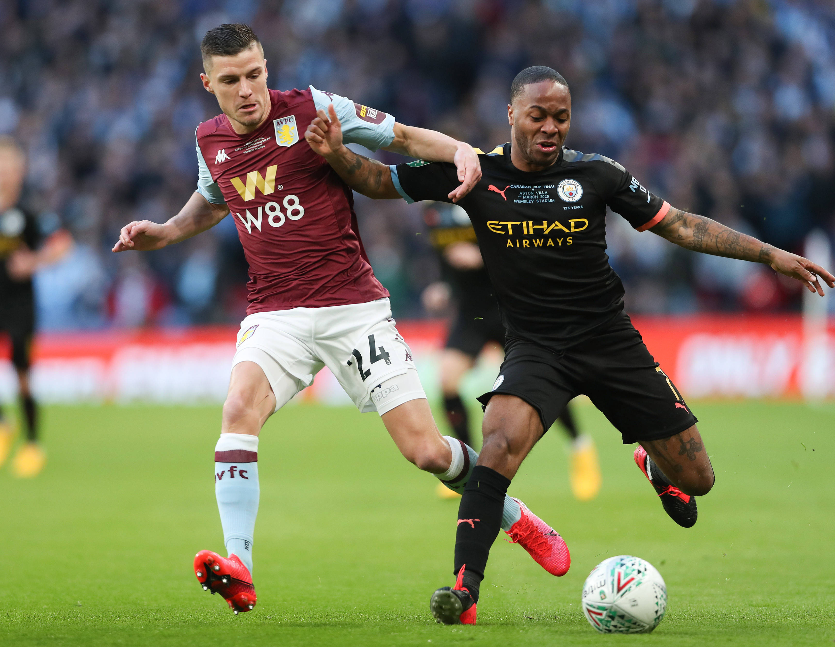 年终大战决赛实时赛况：姆巴佩暂领先C罗248票，火拼持续中（年终终极对决直播：姆巴佩暂以248票优势领先C罗，激战正酣）