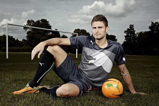 西甲身价更新：姆巴佩重回2亿欧 贝林暴跌2000万欧 居莱尔排第8（西甲最新身价榜：姆巴佩回升至2亿欧，贝林厄姆下滑2000万欧，居莱尔位列第8）