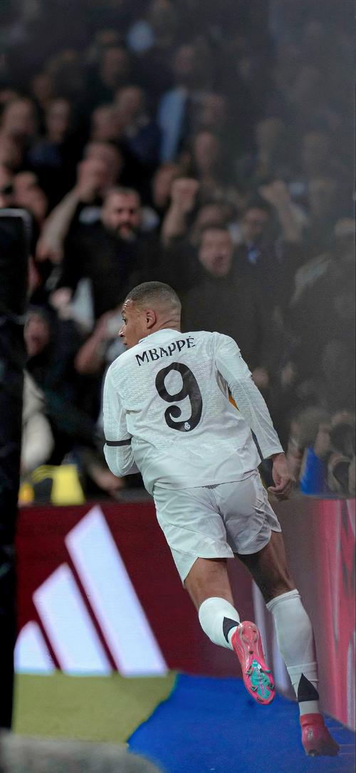 蒯纪闻与刘诚宇在中超努力证明自己，蒯纪闻目标进球，刘诚宇盼夺冠后再留洋。（中超自我证明：蒯纪闻剑指进球，刘诚宇盼先夺冠再留洋）