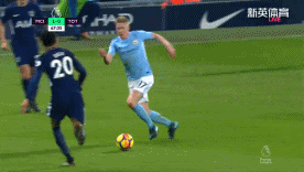 跟队：麦迪逊赛后拄拐穿过混合采访区，神情十分沮丧