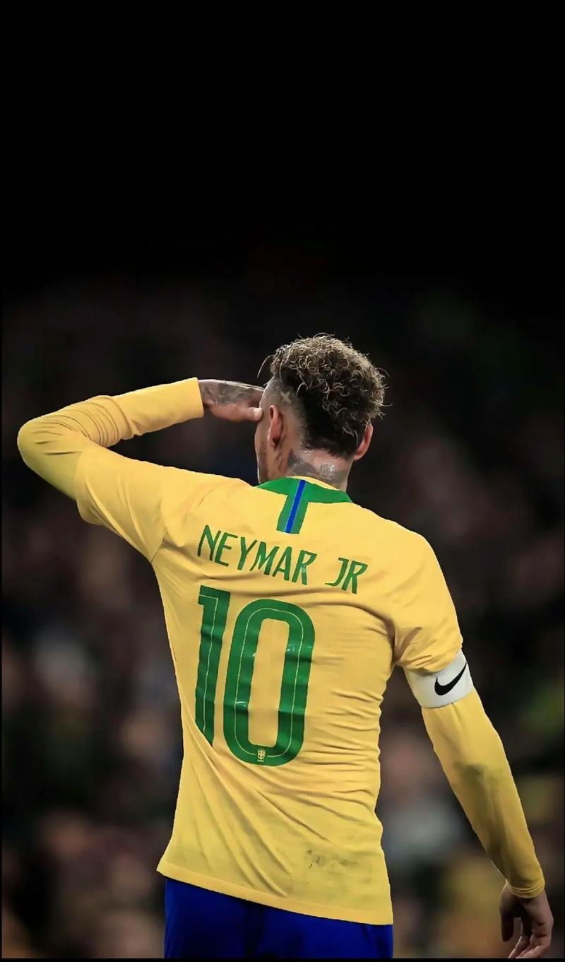 达尼洛同时斩获两座欧冠&解放者杯冠军，为历史首人