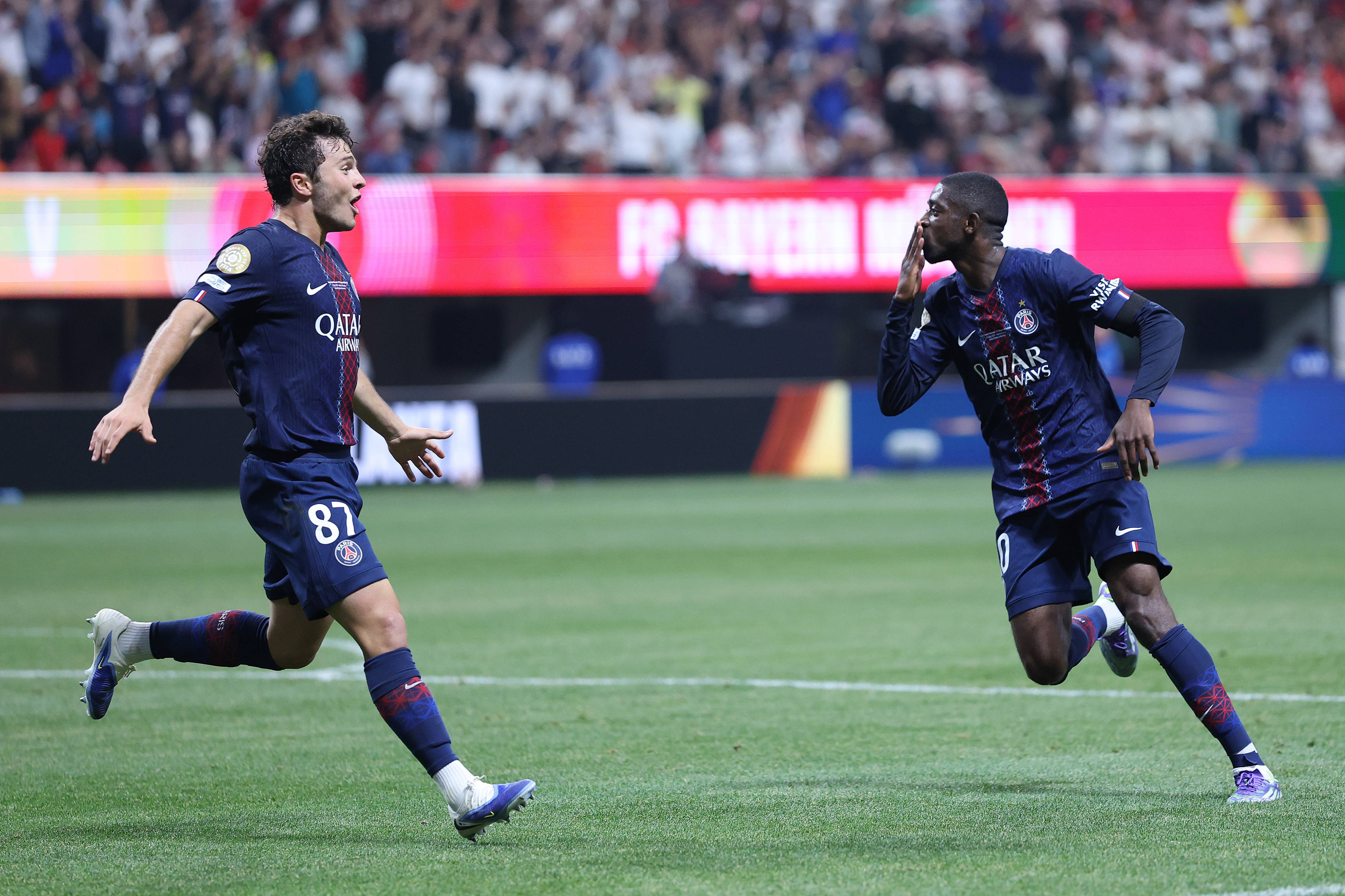 WTT总决赛：首个单打8强诞生！男乒名将一轮游，林昀儒4-2开门红