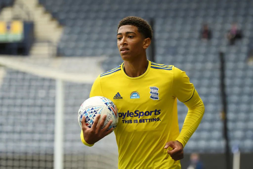 北京时间12月10日凌晨04：00，2025-26赛季欧冠联赛阶段第6轮。（2025-26赛季欧冠第六轮：北京时间12月10日凌晨04：00开赛）