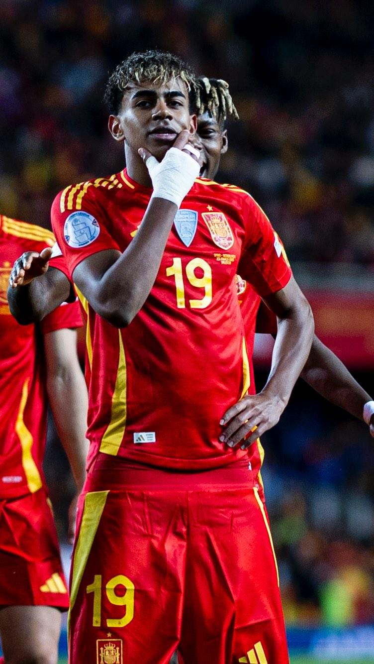 每体：德科为巴萨明夏锁定多名中后卫，首选水晶宫的格伊（每体：德科为巴萨明夏物色多位中卫，水晶宫中卫格伊成首选）