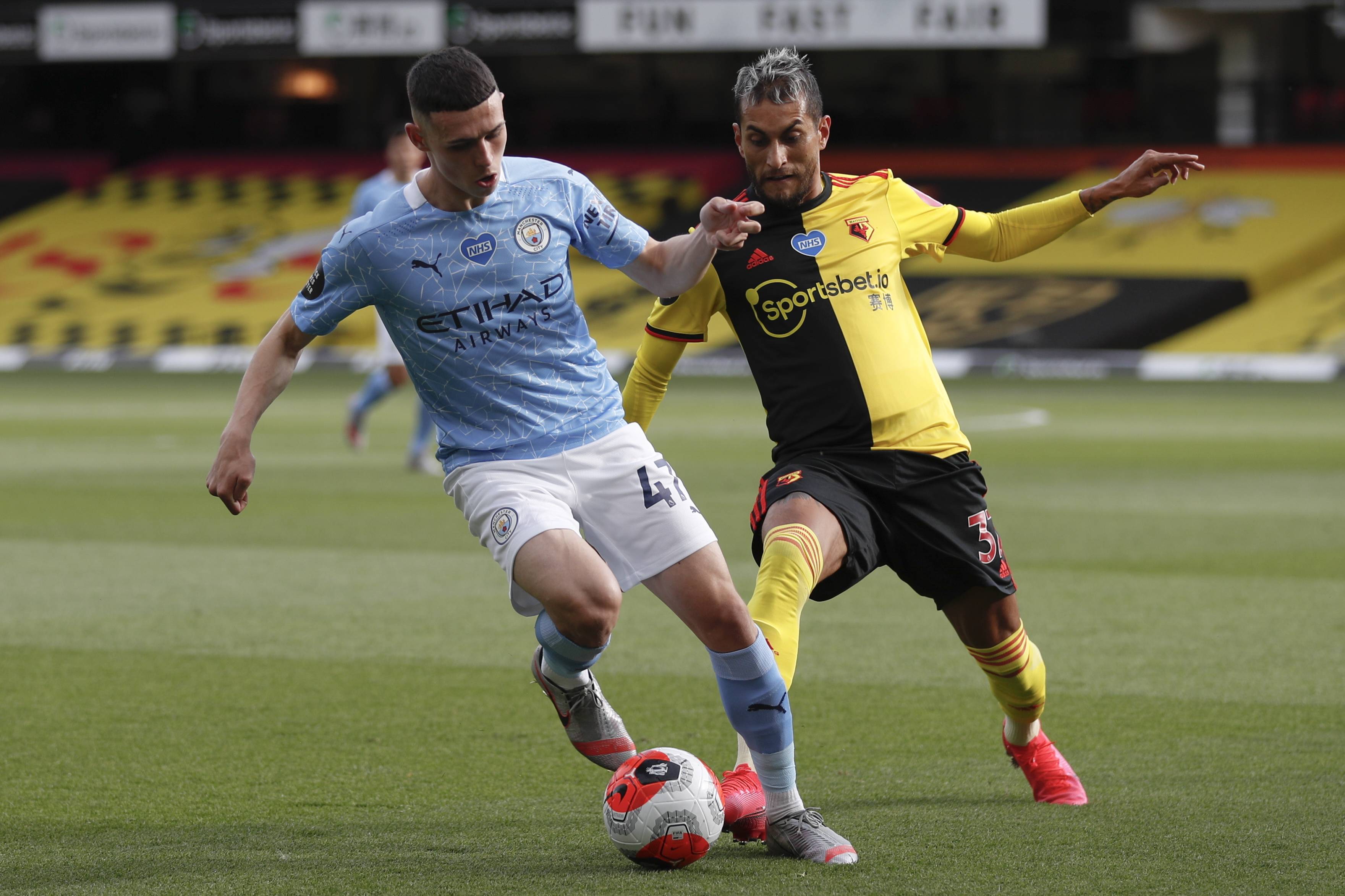 莱奥：我正在学习踢中锋，球队在场内场外都在帮助我