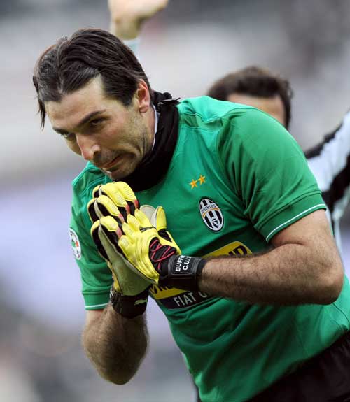 山东泰山达成中国顶级联赛总积分1500分里程碑，为中超首队