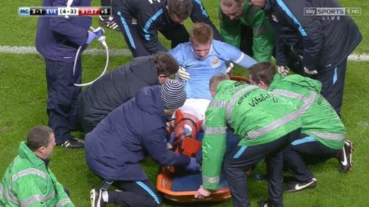 篮球勇士教练组进行临场换人调整收好效果