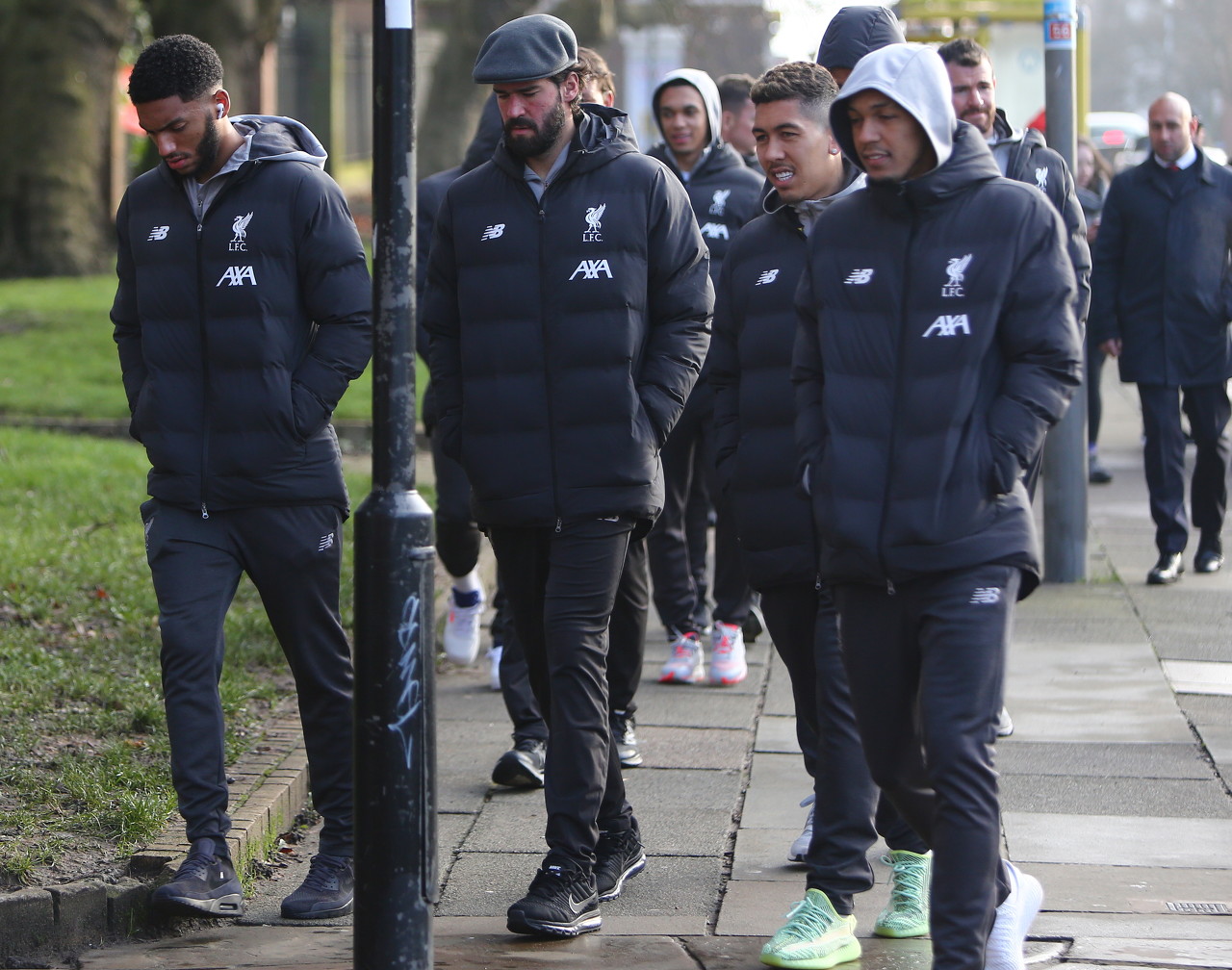 亚历山大三节12中10轻取33分，连续95场拿到20+