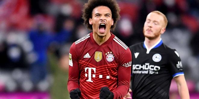 欧洲足坛疯狂周末诞生 豪门心系欧战冷门跌爆（欧洲足坛上演疯狂周末：豪门为欧战分心，冷门频爆）