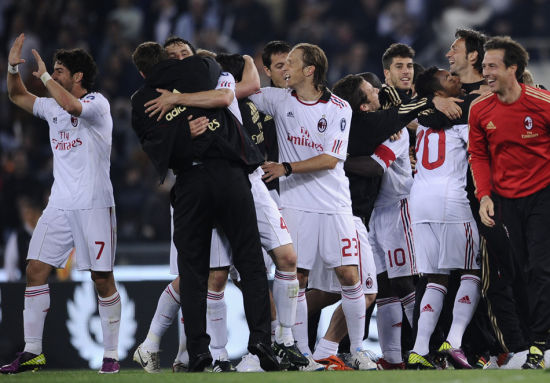 足球国足专机启程，目标三连胜