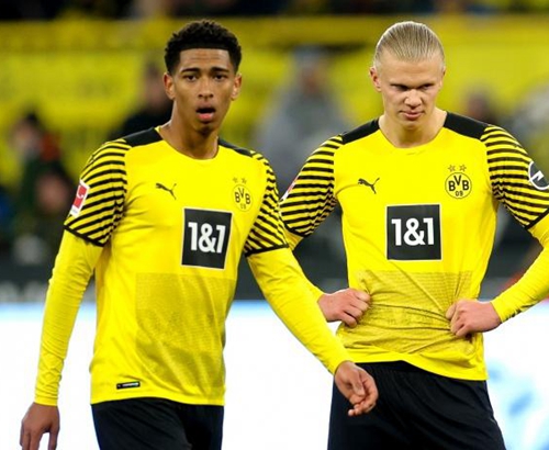 九人皇马主场输球，转播镜头拍到贝林辱骂四官：你XX的白痴