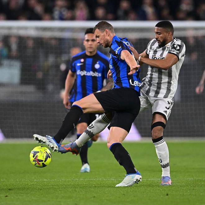 身份认同！14年1月以来，巴萨首次在诺坎普首发9名西班牙球员（本土归来！巴萨自2014年1月以来首次在诺坎普派出9名西班牙籍首发）